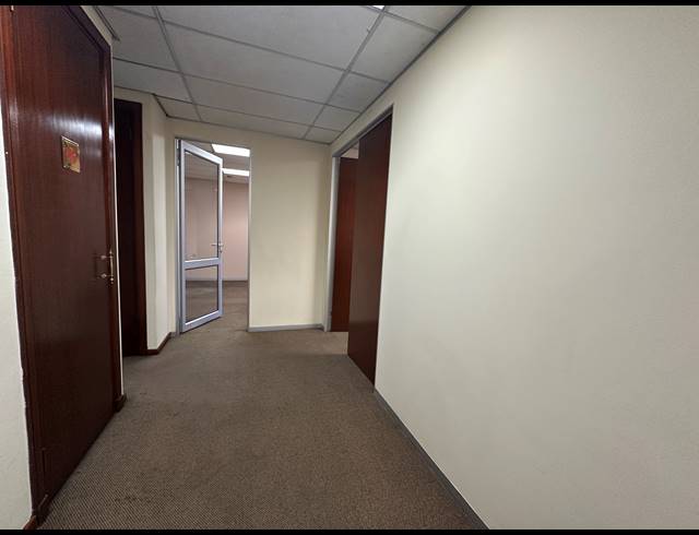 950M² OFFICE TO LET IN WOODMEAD